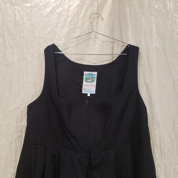 Kirstens Landhausmode Authentic Traditional Black German Dirndl - Picture 3 of 14